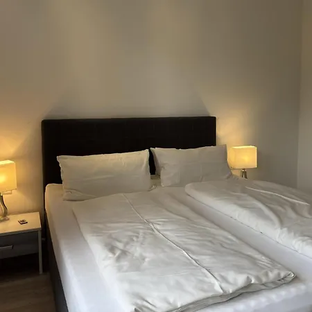 Im Historischen Bahnhof, *