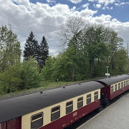 Train Station In アパート ドライ・アンネン・ホーネ